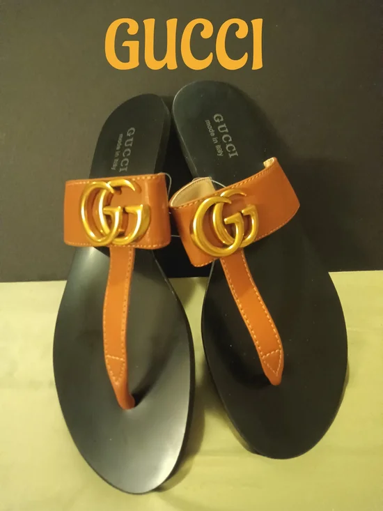 Gucci Tan Leather GG Thong Sandals with Gold Hardware Size 7 NEW! - Picture 1 of 3